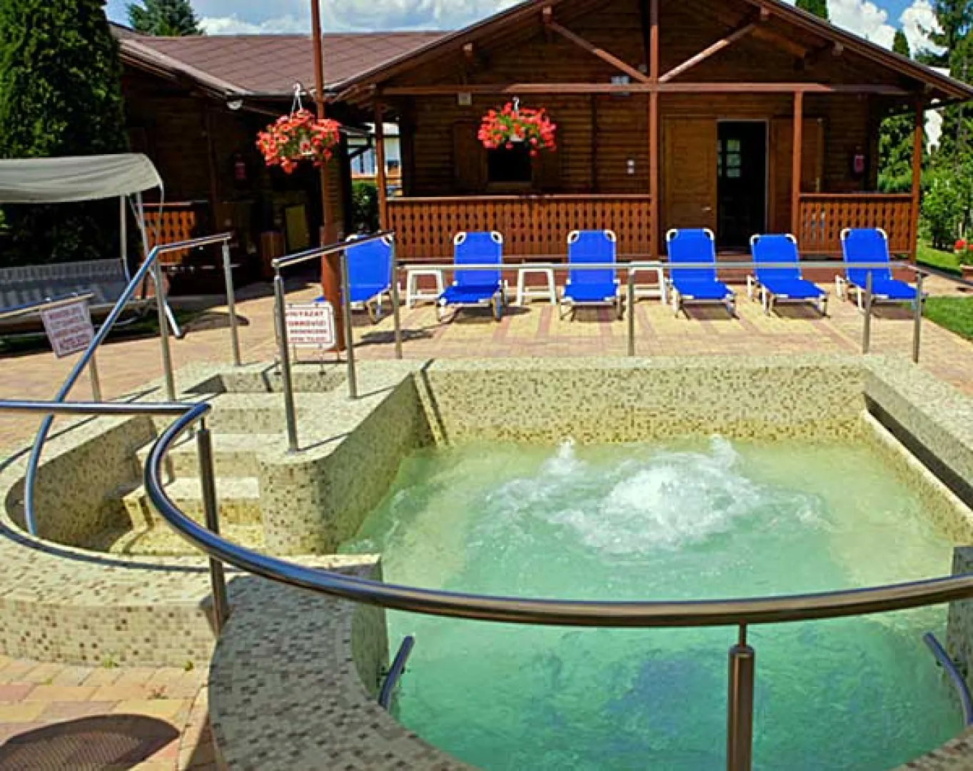 Ötfaház Termálvizes Apartman Üdülő