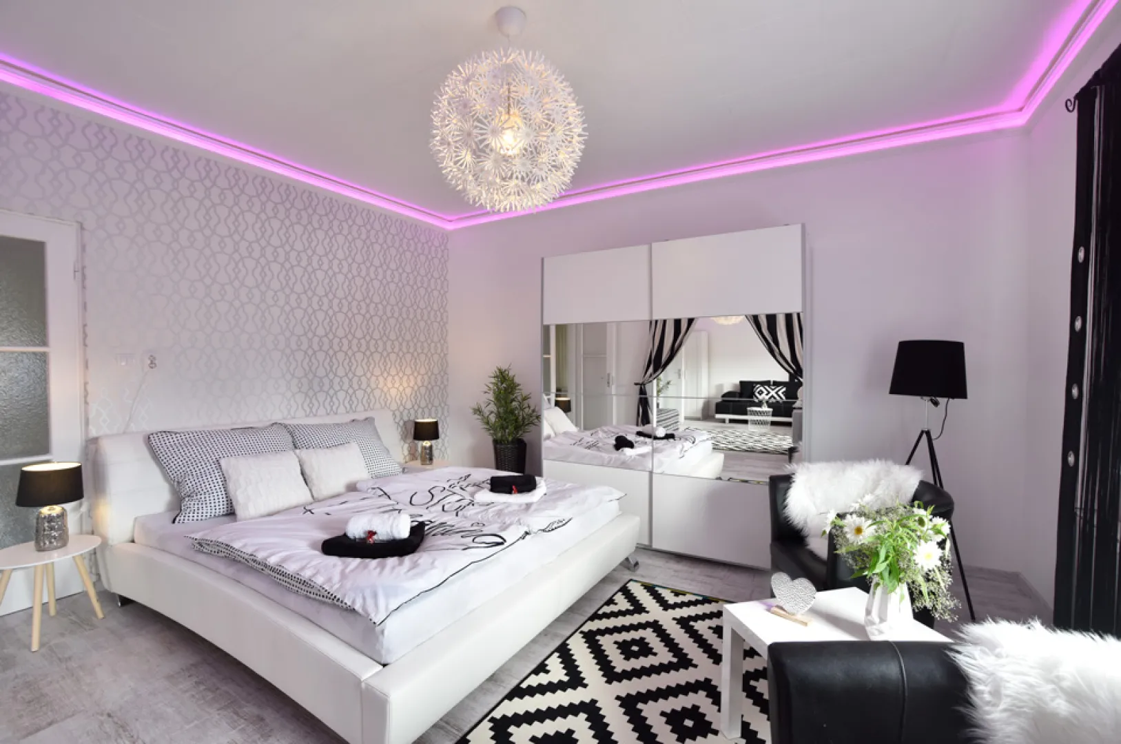 Flamingó Villa és Apartmanok