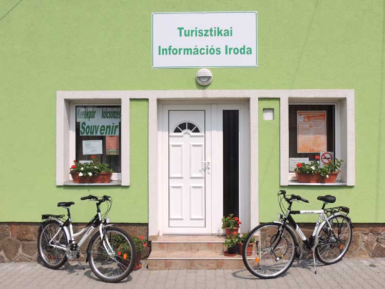 Térképek, prospektusok, wifi-pont...